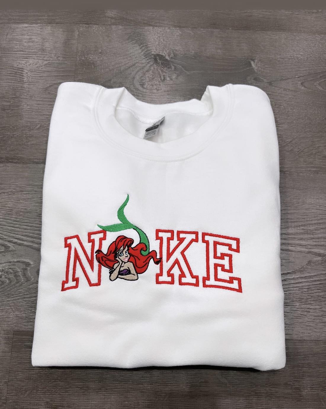 ARIEL - WHITE CREWNECK SWEATSHIRT - EMBROIDERED