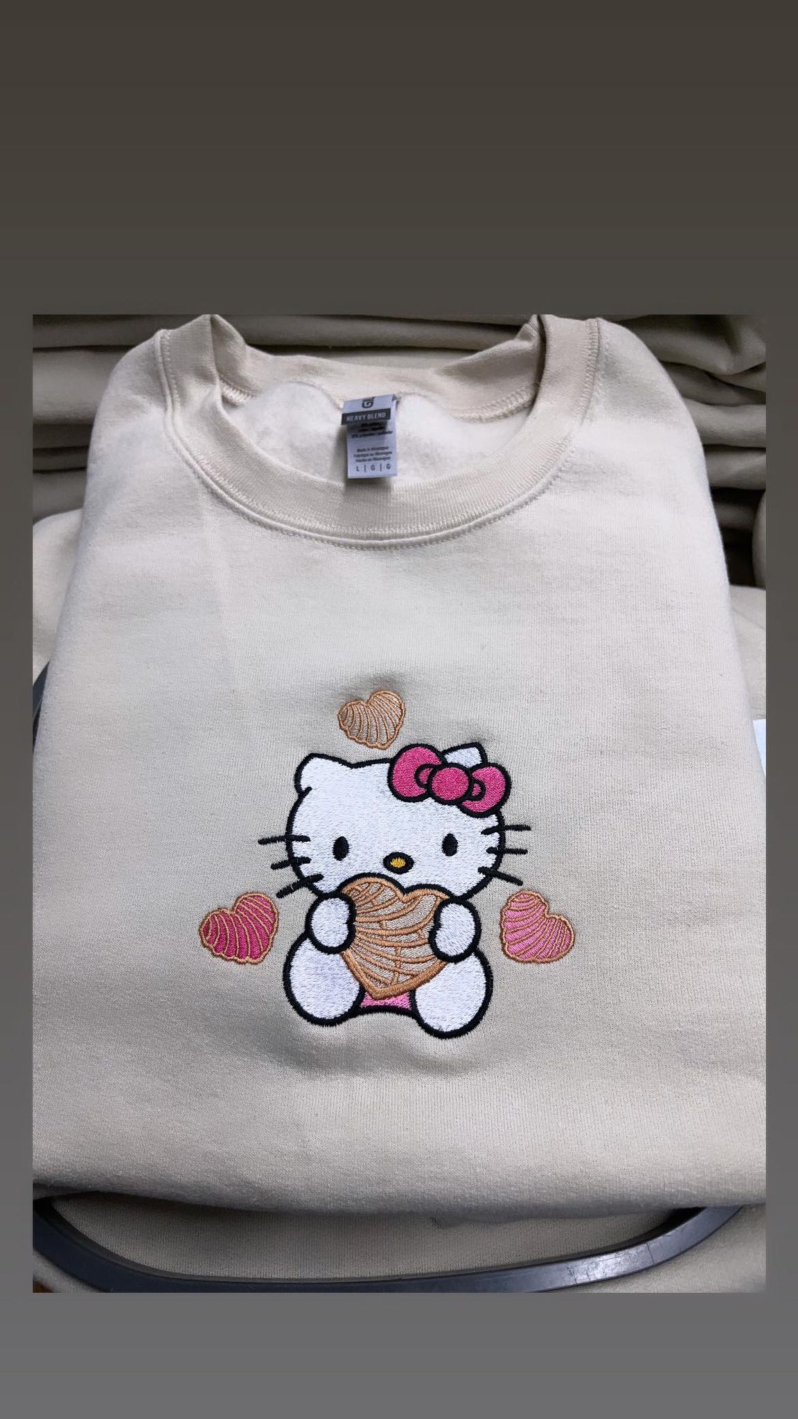 KITTY CONCHA BEIGE CREWNECK SWEATSHIRT - UNISEX