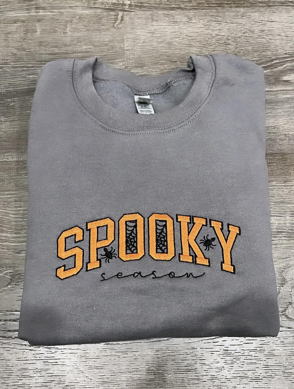 SPOOKY - CHARCOAL GREY CREWNECK - UNISEX - BORDADO