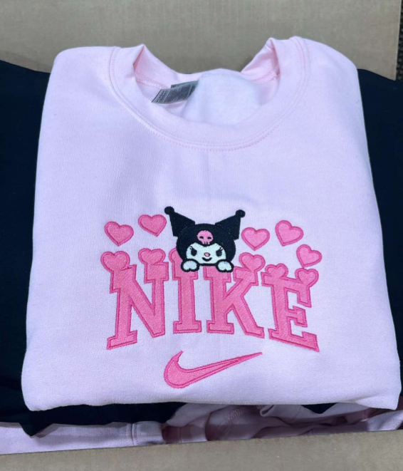 NKE KUROMI - LIGHT PINK EMBROIDERY CREWNECK