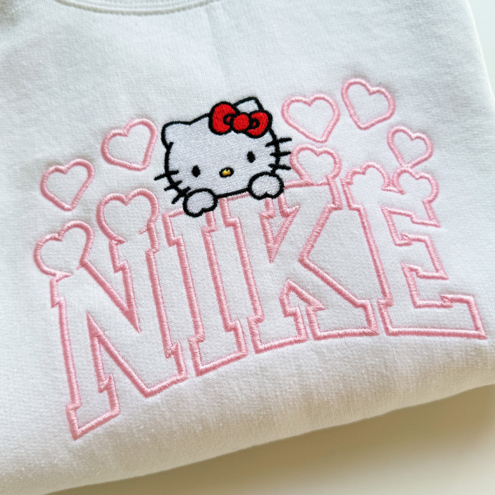 NKE HELLO CORAZONES - EMBROIDERED CREWNECK