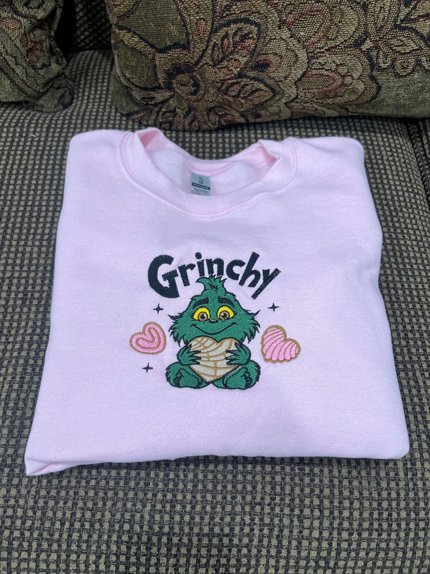GRINCHY LIGHT PINK CREWNECK SWEATSHIRT - EMBROIDERED